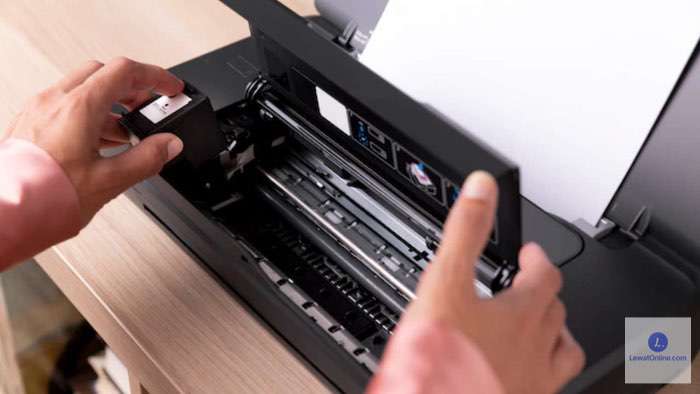 untuk solusinya, silahkan mengganti catridge tinta yang sesuai dengan printer